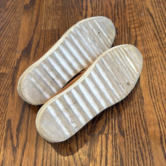 J. Slides caramel suede slip on loafers padded heel “tongue”. White sidewalls. - Picture 6 of 8